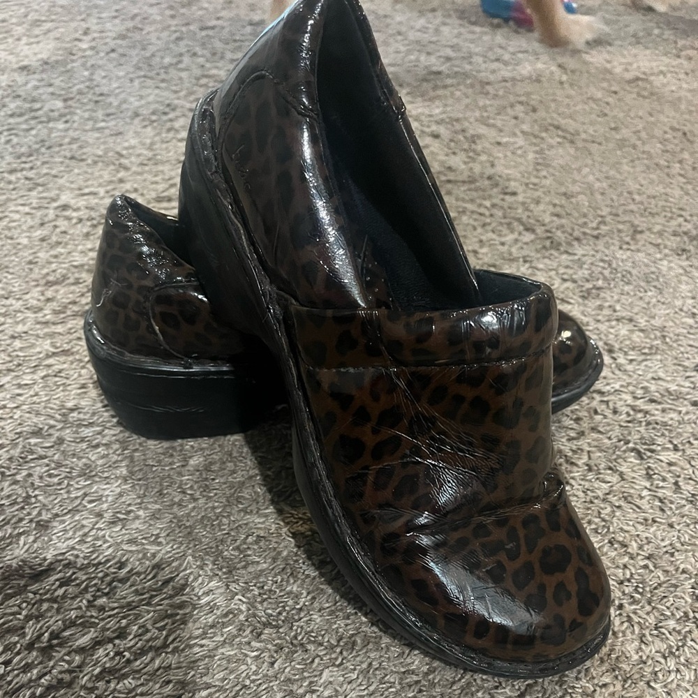 BOC Born Concept Peggy Leopard Print Slip On Clogs Women's 10